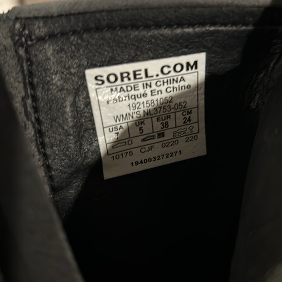 Distressed gray waterproof Sorel boots size 7 great pre loved condition - Picture 6 of 7